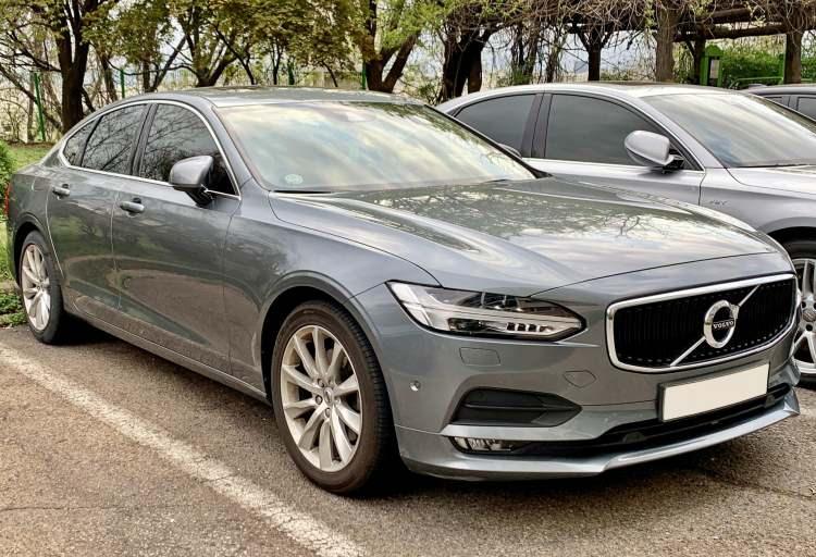 <p>10 - Volvo S90</p>
<p>8/10</p>