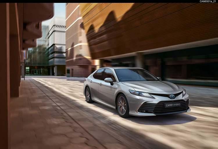 <p>4 - Toyota Camry Hibrit</p>
<p>9/10</p>