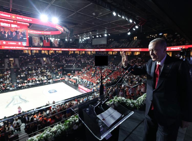 <p>Cumhurbaşkanı Recep Tayyip Erdoğan, İstanbul'da Basketbol Gelişim Merkezi'nin açılışına katıldı.</p>
