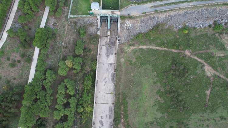 <p>Geriye kalan 8 baraj gölünde doluluk oranı yüzde 50'nin altında. Yapılan ölçümlerde doluluk oranı en düşük baraj gölü yüzde 6.26 ile Kazandere oldu. En fazla doluluk oranı yüzde 56.82 ile Elmalı barajı oldu.</p>
