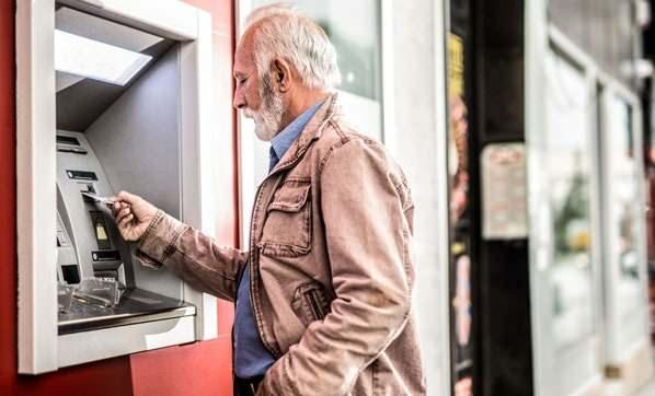 <p>“Hızlı ve kolay bankacılık” gibi reklam sloganlarıyla kamuoyuna hizmetlerini duyuran sektör oyuncuları, pratikte farklı davranıyor.</p>
