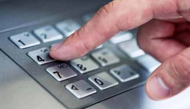 <p>BDDK, bankalar aracılığıyla müşterilere yönelik bir bilgilendirme sürecini başlatacak. Bu süreçte bankalar, müşterilerine daha güvenli şifre oluşturmaları konusunda rehberlik sağlayacak.</p>
<p> </p>