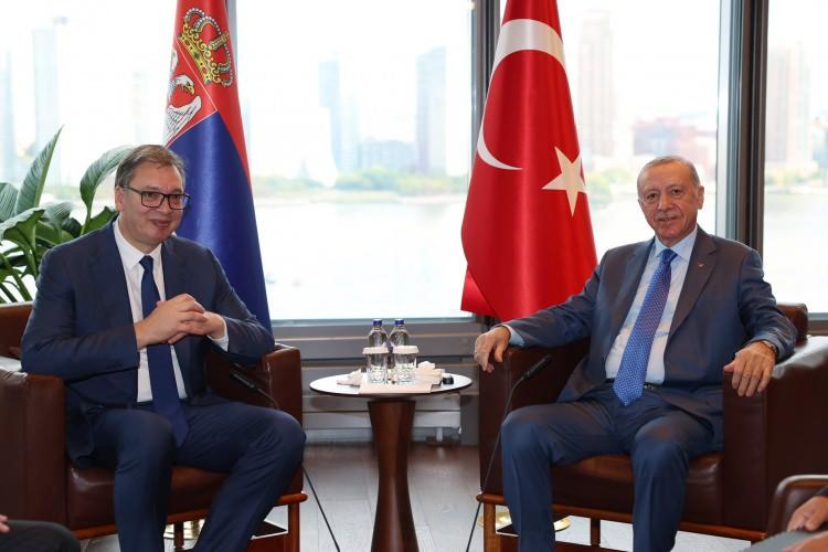 <p>Cumhurbaşkanı Recep Tayyip Erdoğan, Sırbistan Cumhurbaşkanı Aleksandar Vucic ile bir araya geldi.</p>

<p>Görüşmesi basına kapalı gerçekleşti.</p>
