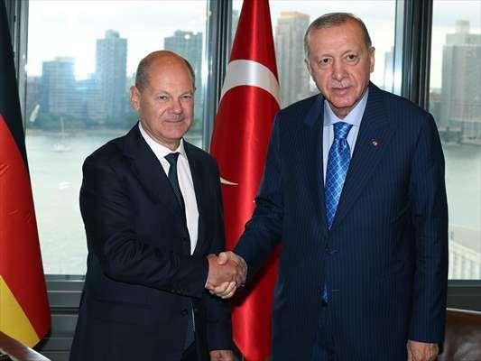 <p><span style="color:#B22222"><strong>Cumhurbaşkanı Erdoğan, Almanya Başbakanı Olaf Scholz'u kabul etti</strong></span></p>
<p>Cumhurbaşkanı Recep Tayyip Erdoğan, Almanya Başbakanı Olaf Scholz'u kabul etti.</p>