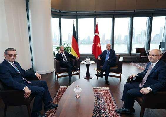 <p>Birleşmiş Milletler (BM) 79. Genel Kurulu'na katılmak üzere New York'ta bulunan Erdoğan, Türkevi'nde temaslarını sürdürüyor.</p>