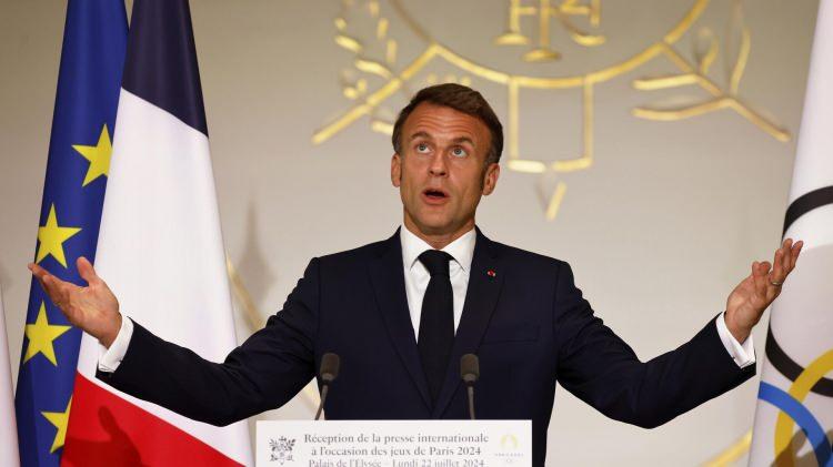 <p><strong><span style="color:#B22222">EMMANUEL MACRON </span>  |  YATIRIM BANKACISI</strong></p>
