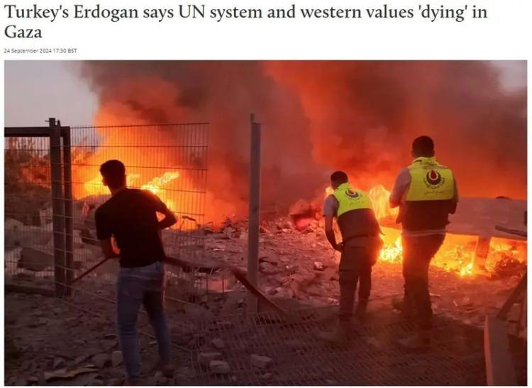 <p><strong>TARİHİ KONUŞMA BIDEN'A AÇIK REST</strong></p>

<p>Londra merkezli Middle East Eye ise <strong>"Türkiye Başkanı Recep Tayyip Erdoğan, BM Genel Kurulu'nda yaptığı konuşmada, İsrail'in Gazze'ye yönelik devam eden savaşı nedeniyle uluslararası kamuoyunu sert bir dille eleştirdi."</strong> dedi.</p>

<p>Başkan Erdoğan'ın ABD'nin İsrail'e yönelik desteğine BM kürsüsünden tepki gösterdiğine dikkat çeken Middle East Eye,<strong> " Erdoğan, Türkiye'nin NATO müttefiki ABD'ye açıkça atıfta bulunarak 'Ateşkes için çalıştıklarını iddia edenler, İsrail'e sahne arkasından silah ve mühimmat göndermeye devam ediyor, böylece katliamlarına devam edebiliyor. Bu tutarsızlık ve samimiyetsizliktir'"</strong> ifadelerine yer verdi.</p>
