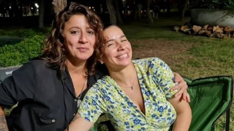 <p>1987 yılında Suphiye Orancı ile Antalya'da tek gecelik bir ilişki yaşayan Metin Akpınar'ın dünyaya gelen ikiz kızlarından olan Duygu Nebioğlu'nun babası Metin Akpınar ile hukuk mücadelesi devam ediyor.</p>
<p> </p>