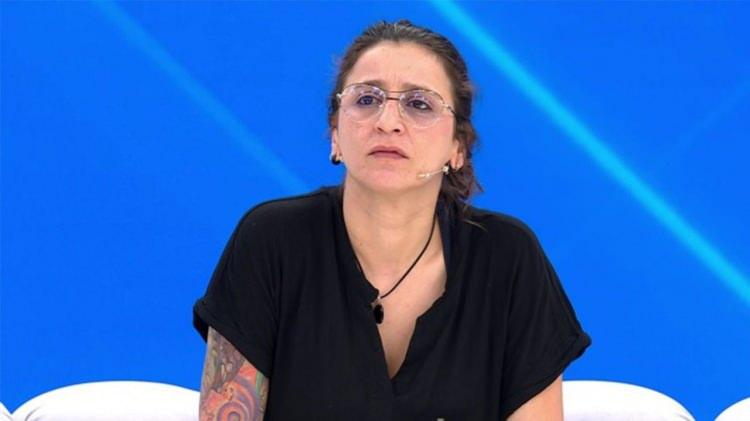 <p>Uğur Dündar da mahkemeye dilekçe vermiş, Metin Akpınar'ın lehine tanıklık etmek için. Uğur Dündar annemi hayatında hiç görmediğini, tanımadığı söylüyor ama aynı zamanda babamla davamıza dilekçe vererek tanık olmak istiyor. </p>