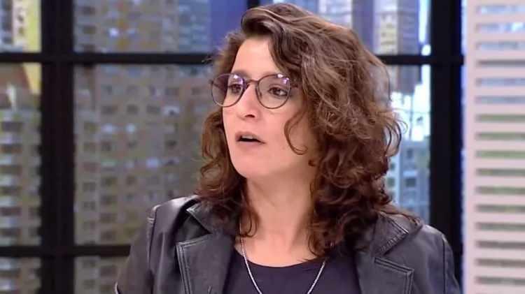 <p>"Ben de ismini duyunca şoke oldum. Uğur Dündar'ın ablamla devam eden davası başka bir konu, benim babamla davam ayrı. Dündar'ın mutlaka kafasında bir planı vardır. Yoksa neden davaya tanıklık etmek istesin. Zaten babamla nasıl bir ilişkisi var anlamış değilim. Babama ben zamanında Dilara Abla'mın Uğur Dündar'ın kızı olduğunu' söylemiştim.</p>