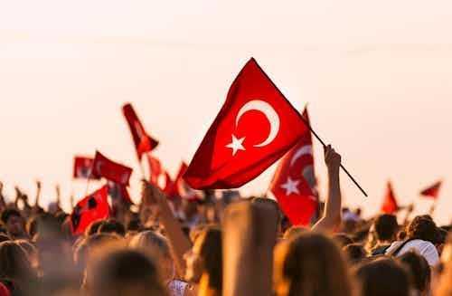 <p><span style="color:#B22222"><strong>RAPORA GÖRE TÜRKİYE RAKİPLERİNE FARK ATACAK</strong></span></p>

<p> </p>

<p>Yayınlanan raporda Türkiye'nin ekonomisinin rakip ülkelerin ekonomisine göre fark oluşturduğu görülmekte.</p>

<p> </p>

<p><strong>Peki 10 yıl içinde ekonomisi büyüyecek ülkeler hangileri?</strong></p>
