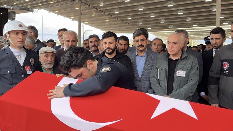 <p>Yılmaz, zanlı hakkında devletin gerekeni yapacağına inandığını dile getirerek, şunları kaydetti:</p>
<p> </p>