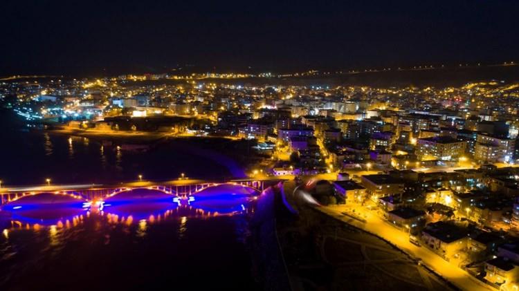 <p>Cizre, Şırnak&nbsp;</p>

<p>&nbsp;</p>

<p>N&uuml;fus: 133.908</p>

<p>&nbsp;</p>
