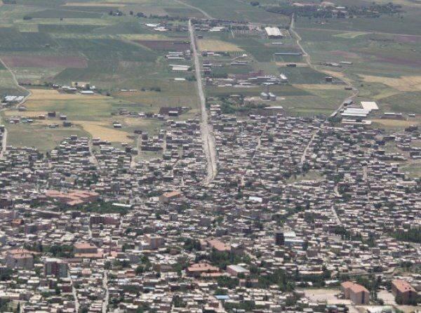<p>Ergani, Diyarbakır</p>

<p>&nbsp;</p>

<p>N&uuml;fus: 126.824</p>

<p>&nbsp;</p>
