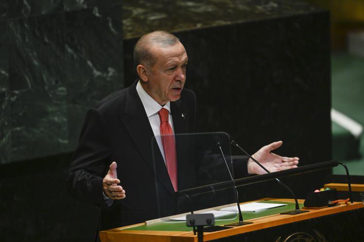 <p>Cumhurbaşkanı Recep Tayyip Erdoğan'ın BM 79. Genel Kurulu'nda yaptığı tarihi konuşma dünya gündemine damga vurdu.</p>
