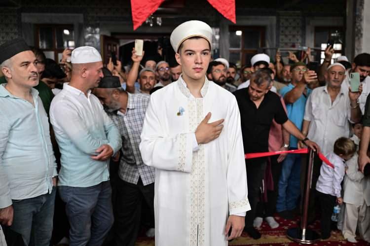 <p><span style="color:rgb(67, 67, 67)">Törenin sonunda eğitimini başarıyla tamamlayan öğrencilere, </span>hafız<span style="color:rgb(67, 67, 67)">lık belgeleri verildi.</span></p>