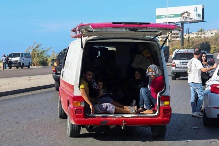 <p>Aynı zamanda doğuda Bekaa Vadisi'nde, Lübnan'ın derinliklerinde Suriye sınırı yakınlarında, Baalbek civarı ve Hermel'in dış mahalleleri de dâhil olmak üzere yoğun saldırılar başlatıldığı aktarıldı.</p>