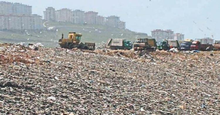 <p><strong><em>En &ccedil;ok gelen şikayet başta İZSU ve yollarla ilgili gelen problem. Kara yollarından destek alarak yardımcı olmaya &ccedil;alışıyoruz. Ancak b&uuml;y&uuml;kşehir belediyesinin uhdesinde olduğu i&ccedil;in ona da m&uuml;dahale ediyor, izin vermiyorlar. Taleplerden bir tanesi ise İzmirgaz ile ilgili ancak imarı olmayan yerlerde vatandaşın talebi var. Belediyeden bir on yıl buraya dokunmamaları ile ilgili taahh&uuml;t istiyorlar. Belediyede bununla ilgili bir taahh&uuml;t vermiyor"</em></strong> dedi.</p>
