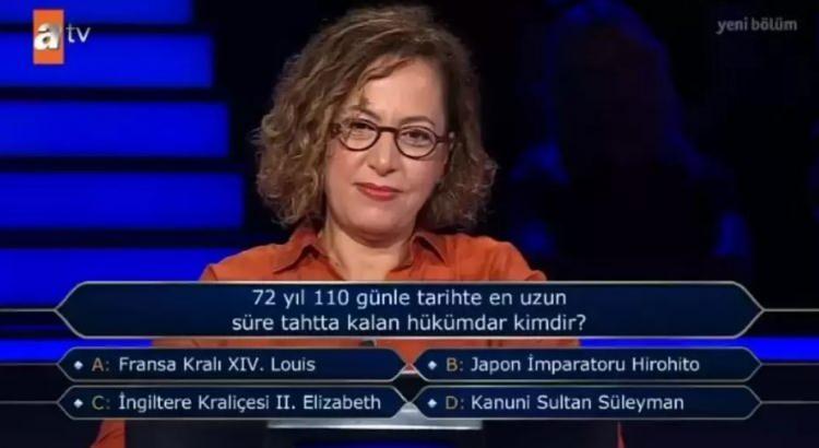 <p><span style="color:#000000"><strong>Büyük bir kararsızlık yaşayan yarışmacı 2022 yılında hayatını kaybeden Kraliçe II. Elizabeth'in en uzun süre tahtta kalan hükümdar olduğunu düşündü ve C şıkkını seçti.</strong></span></p>