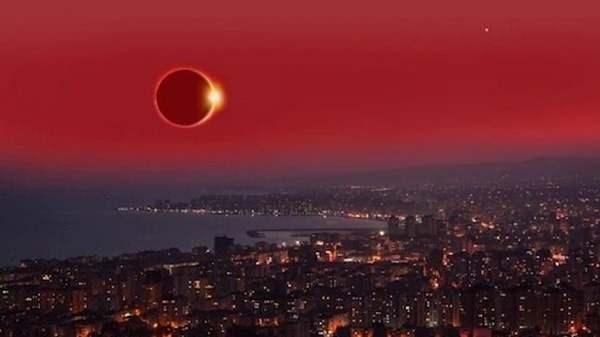 <p>Güneş tutulması, UTC zaman dilimine göre saat 18.13 gibi olacak. 2 Ekim 2024 Çarşamba günü gerçekleşecek olan bu tutulma Türkiye'den izlenemeyecek. Tutulma Güney Amerika'dan gözükecek. Türkiye'de yalnızca parçalı olarak izlenebilecek.</p>

<p> </p>
