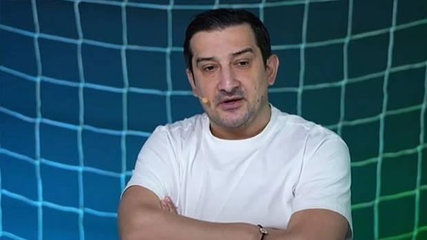 <p>Duyduğum anda hemen yanına geldim. &Ccedil;ok ciddi bir şey yok. Yarın b&uuml;y&uuml;k ihtimalle bir operasyon ge&ccedil;irecek. Bunun &uuml;zerine yorum yapmak da istemem. Hem &uuml;z&uuml;nt&uuml;l&uuml;y&uuml;m hem de sinirliyim. Biraz keyfi yerinde değil, morali de bozuk. Umarım bir an &ouml;nce sağlığına kavuşur.</p>

<p>&nbsp;</p>
