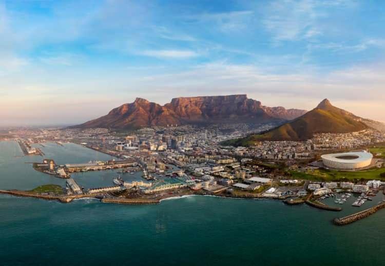 <p><strong><span style="color:#B22222">25)  CAPE TOWN </span>|  GÜNEY AFRİKA</strong></p>
