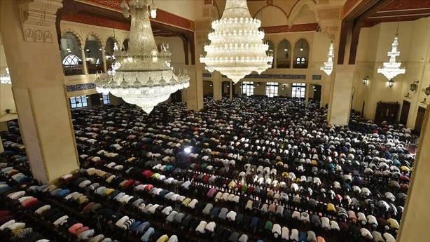 <p><strong><em>İşte anketten sonuçlar;</em></strong></p>

<p>Ağustos 2024</p>

<p><strong><em>"Ne sıklıkla namaz kılarsınız?</em></strong></p>

<p><strong><em>Tüm vakit namazlarını kılarım: %18.8</em></strong></p>
