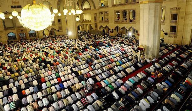 <p><strong><em>Yalnızca cuma/bayram/şükür namazlarını kılarım:%36.7</em></strong></p>

<p><strong><em>Namaz kılmam:%44.5</em></strong></p>
