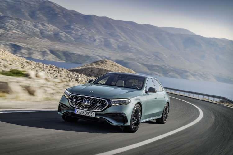 <p><strong><span style="color:#B22222">5) MERCEDES-BENZ </span> | ALMANYA</strong></p>
<p> </p>
<p><strong>72.3 MİLYAR DOLAR</strong></p>