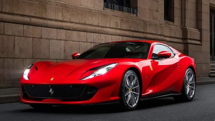 <p><strong><span style="color:#B22222">4) FERRARİ </span>| İTALYA</strong></p>
<p> </p>
<p><strong>83.8 MİLYAR DOLAR</strong></p>