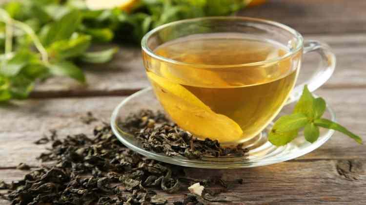 <p><strong>Hem sağlığınız hem de kilonuzu korumak için tüketebileceğiniz bu çay karışımı metabolizmanızı ateşleyerek ciddi miktarda ödem attırdığı bilinmektedir. Günde 2-3 fincan şekersiz yeşil çay, kilo verme sürecini yardımcı olur.</strong></p>