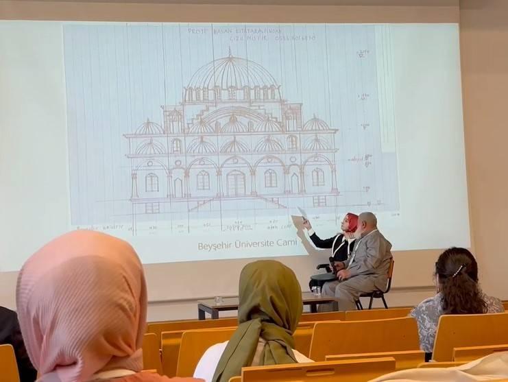 <p><strong><em>İlk camiyi yevmiye olarak yaptım ve bitirdik. Dernek, 'bundan sonra cami işleri sana ait' dedi. Öylece başladık. Uluırmak Kur'an Kursu Camii yaptık, başka yerlerde yaptık. Her sene 1-2 cami yaptık. Sonradan senede 10 cami yaptığım da oldu. Sakarya'daki camiyi yaptığımda 10 cami vardı elimdi. Onları da devam ettirdik. Öylece devam ettik geldik çok şükür. Tahminim kubbeli camiler 300'ün üzerindedir. Düz camiler de yaptım. Şadırvanlar yaptık. İnşaata da devam ettik, sonra bıraktık. Son 8-10 senede hep cami yaptık” dedi.</em></strong></p>