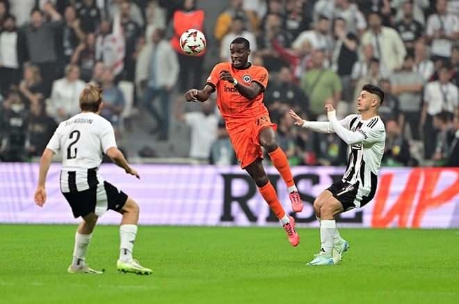 <p>Almanlar, Tüpraş Stadı'nın atmosferiyle ilgili hayranlıklarını gizleyedi ve karşılaşma ile ilgili yorumlar yaptı.</p>
