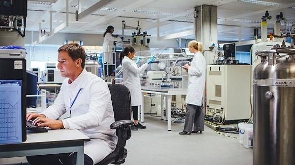 <p>2020'de yapılan çalışma, uluslararası dergi NPJ Nature Precision Oncology'de yayınlandı. Bal arısı zehrinin üçlü negatif meme kanseri ve HER2 ile zenginleştirilmiş meme kanseri hücrelerini hızla yok ettiğini buldu.</p>
<p> </p>