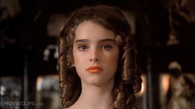 <p>Shields, <strong>16 </strong>yaşına geldiğinde hem bir moda modeli hem de &ccedil;ocuk oyuncu olarak s&uuml;rd&uuml;rd&uuml;ğ&uuml; &ccedil;ift kariyerinde <strong>ABD</strong>&rsquo;de en tanınan y&uuml;zlerden biri haline gelmişti.</p>
