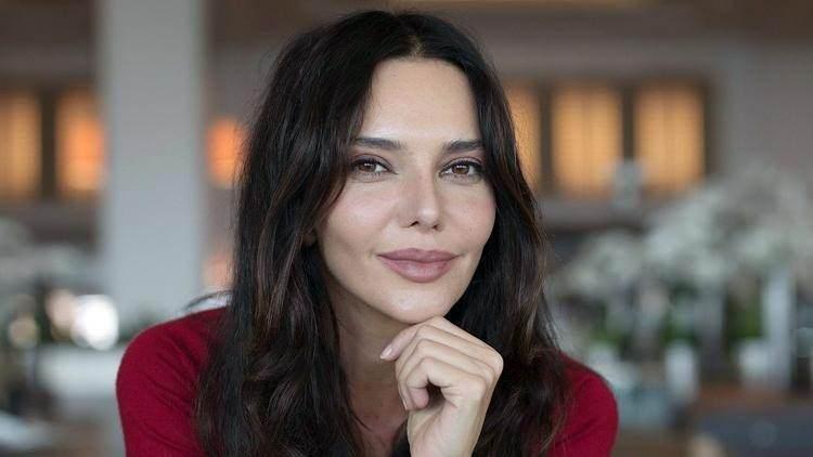 <p><span style="color:#8B4513"><strong>Ataizi bu soru karşısında; 'yapımcı o kadar kazanabiliyor ki bir oyuncuya o kadar verebilecek. Oyuncular kazansın ya.' dedi.</strong></span></p>
<p> </p>