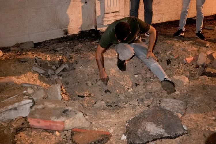 <p>İran Devrim Muhafızları Ordusu yayınladığı ikinci bildiride, İsrail'e yönelik füze saldırısına dair operasyona "Gerçek Vaad 2" adının verildiğini aktardı.</p>

<p> </p>
