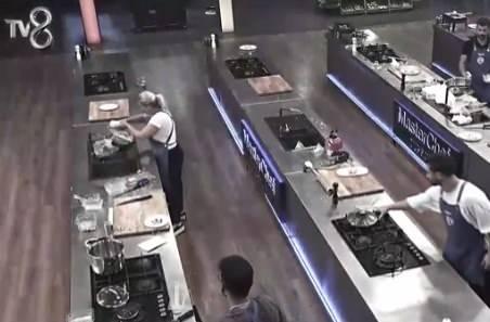 <p>MasterChef'in bu bölümünde yarışmacılardan Hüseyin Kankaya'nın lezzetli tabağı Deniz Ürünleri Sarma istendi.</p>