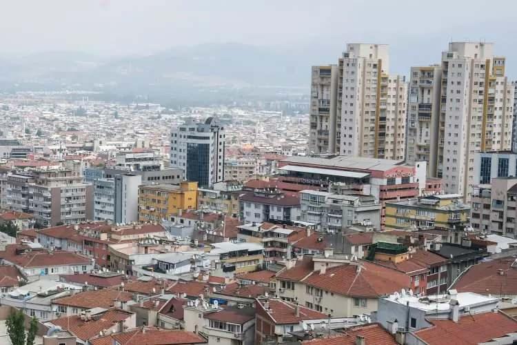 <p>Sarıyer, Kadıköy, Beşiktaş gibi değerli ilçelerde konut fiyatları İstanbul ortalamasının iki katını aştı.</p>