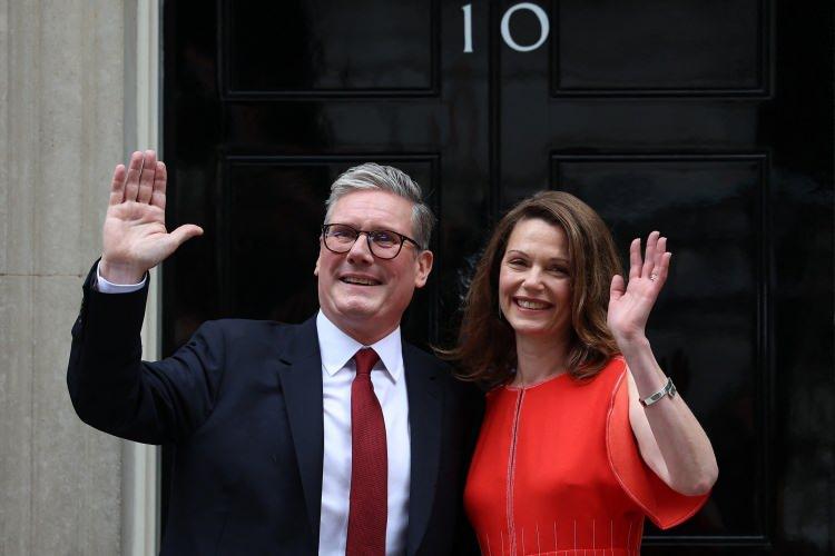 <p><strong>43-Victoria Starmer</strong> (İngiltere Başbakanı Keir Starmer'ın karısı)</p>

<p>Keir Starmer ve Yahudi eşi Victoria Starmer, İşçi Partisi'ni ele geçirdikten sonra İngiltere'de İsrail'e karşı sesini yükseltebilen siyasi parti kalmadı.</p>
