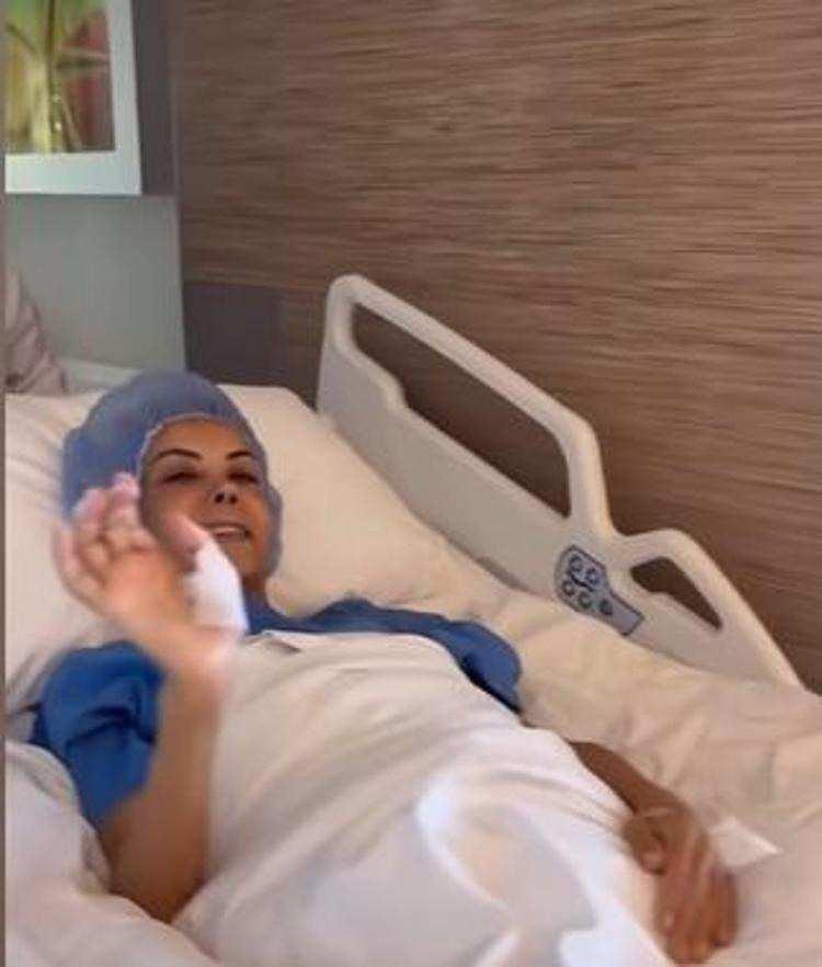 <p><em><strong>Bugün kendimi daha iyi hissediyorum, ağrılardan ağlamadan uyandım çok şükür, insan ağlamaktan korkar mı? İsyana girer diye çoğu zaman ağlamamaya çalıştım. Bugün duygularım derin, kendimi çok iyi hissediyorum, güzel günler çok yakında, iyi haberler, çok iyi, iyileşiyorum iyiye gidiyor durum.</strong></em></p>