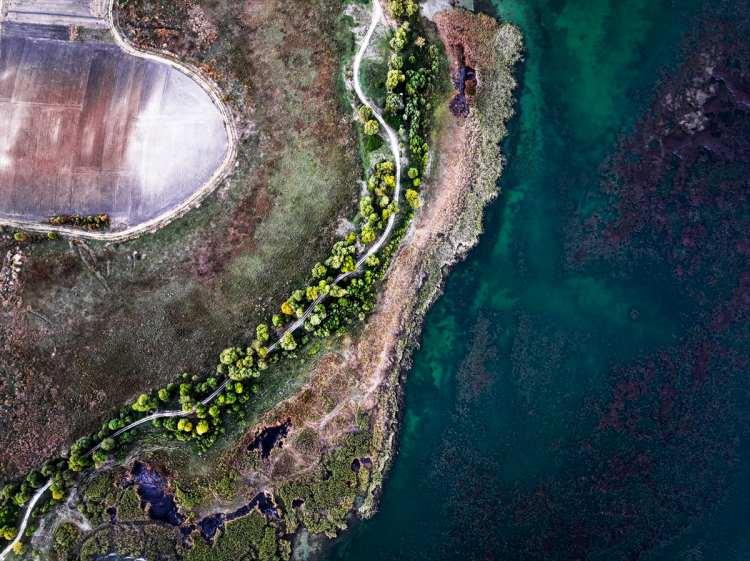 <p>Gölkaşı Mahallesi Muhtarı Ali Navruz, AA muhabirine, mahalleye bağlı birden fazla adanın olduğunu söyledi.</p>
<p> </p>