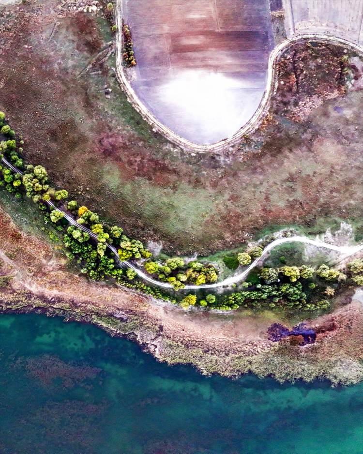 <p>Bazı adalarda tarım ve hayvancılık yapıldığını anlatan Navruz, "Çeçen Adası satılığa çıkarıldı. Bedeli 165 milyon lira civarında belirlenmiş. </p>