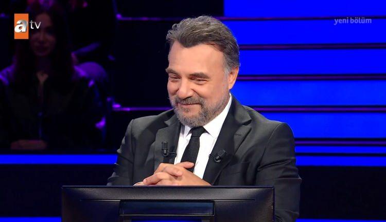 <p><span style="color:#FF0000"><strong>1 MİLYONLUK SORU HEYECANI YAŞANDI</strong></span></p>
<p><span style="color:#000000"><strong>11 soruyu doğru yanıtlayarak milyonluk soruyu açtırmaya hak kazanan Çulha, önceki akşam izleyenleri ekran başına topladı.</strong></span></p>