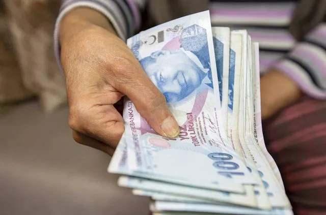 <p><strong>Emekliler ve memurlar Ocak'ta ne kadar zam alacak? </strong></p>
<p> </p>
<p><strong>2024'te mi yoksa 2025'te mi emekli olmalı? İşte tüm detaylar...</strong></p>
