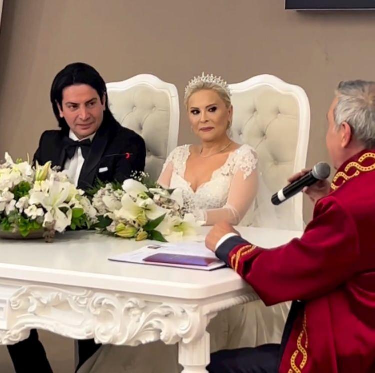 <p>Murat Başaran,<strong> 2023</strong> yılında <strong>ikinci </strong>eşi olan <strong>Ayten Öztürk</strong> ile evlenmiştir.<strong></strong></p>