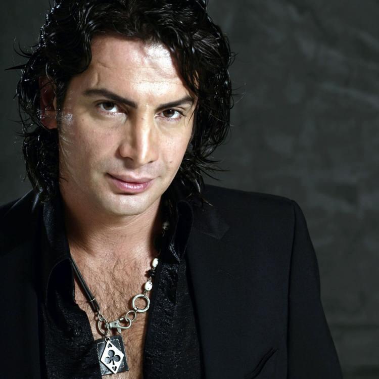 <p><strong>2005 Aralık</strong> ayında yayımladığı <strong>Sana Ölürüm</strong> adlı üçüncü albümüyle <strong>12.Kral TV Video Müzik Ödülleri</strong>’nde "<strong>En İyi Pop Erkek Sanatçı</strong>" ödülünü alan Başaran, bu albümdeki <strong>Nankör</strong> ve <strong>Sana Ölürüm</strong> adlı şarkıları öne çıktı.</p>
