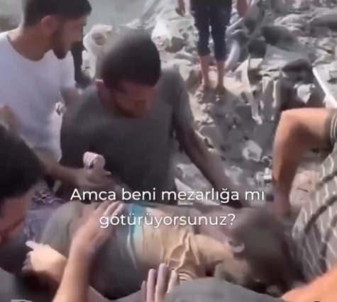 <p>Gazzeli kız, kendisini kurtaran Gazzeli gençlere yürekleri yakan soruyu sordu... </p>
