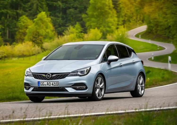 <p><span style="color:#B22222"><strong>OPEL FİYAT LİSTESİ</strong></span></p>
<p> </p>
<p>1.2 75 HP Benzin MT5 Edition 1.075.900 TL<br />
1.2 100 HP Benzin AT8 Edition GS 1.298.900 TL 1.358.900 TL<br />
1.2 130 HP Benzin AT8 Ultimate 1.391.900 TL</p>