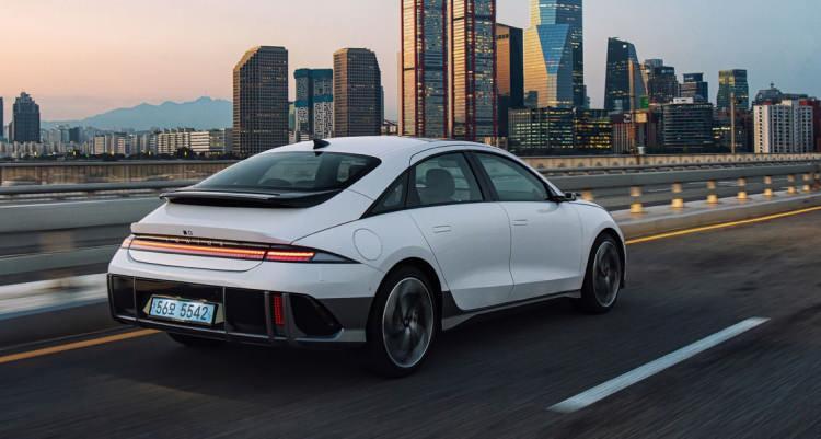 <p>7. Yeni TUCSON, 1.696.076 TL’den başlayan fiyatlarla.<br />
8. IONIQ 5, 1.810.000 TL’den başlayan fiyatlarla ve 150.000 TL’ye 12 ay %0 faiz fırsatı.<br />
9. IONIQ 6, 1.765.000 TL’den başlayan fiyatlarla ve 150.000 TL’ye 12 ay %0 faiz fırsatı.<br />
10. Hyundai STARIA, 1.790.000 TL’den başlayan fiyatlarla.<br />
11. Hyundai H-100, 950.000 TL’den başlayan fiyatlarla.</p>